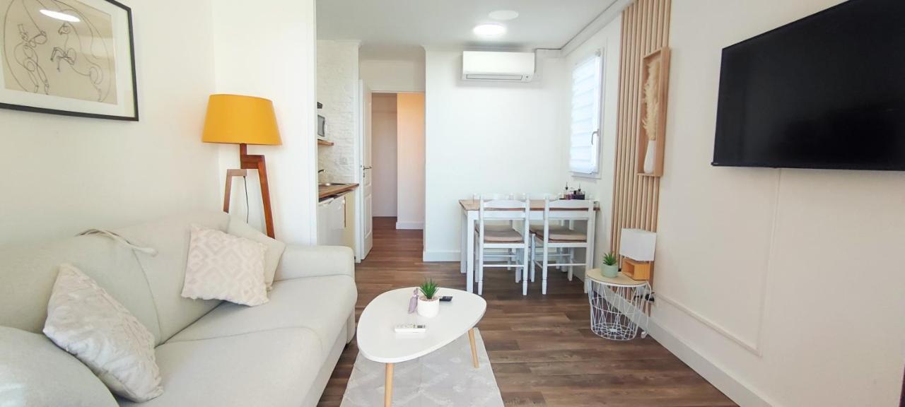 Chez Adriana Studio Vue Mer Avec Piscine Grimaud Luaran gambar