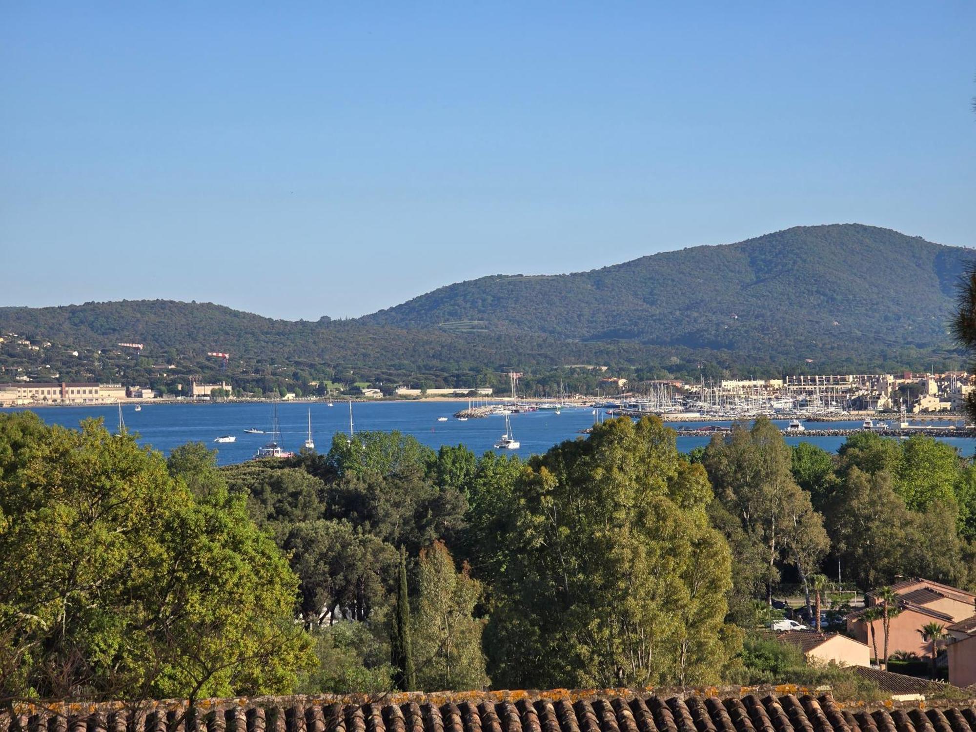 Chez Adriana Studio Vue Mer Avec Piscine Grimaud Luaran gambar